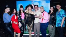 ŞEN KIZLAR DOLU DİZGİN YOLA DEVAM