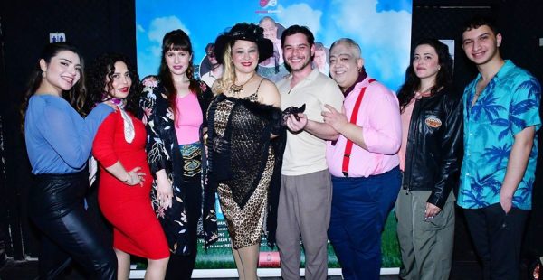 ŞEN KIZLAR DOLU DİZGİN YOLA DEVAM