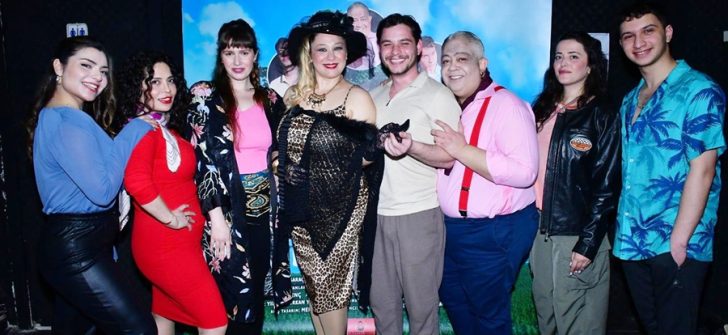 ŞEN KIZLAR DOLU DİZGİN YOLA DEVAM