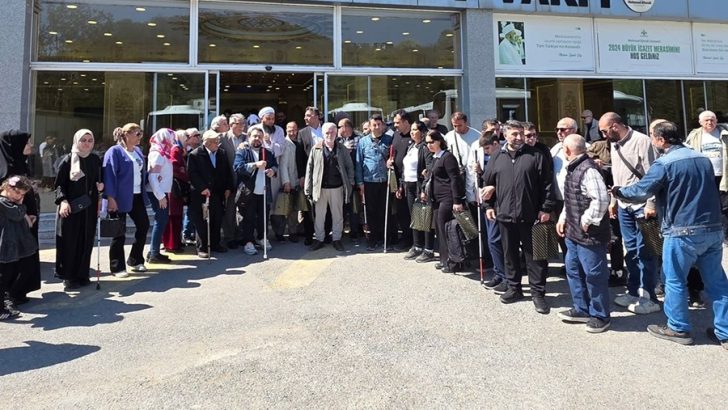 400 GÖRME ENGELLİ VATANDAŞIMIZI SEVİNDİRDİLER