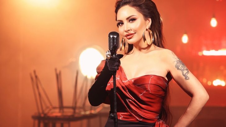 İPEK ÖRS ARABESK ŞARKI YORUMLAMAK BİR AYRICALIKTIR