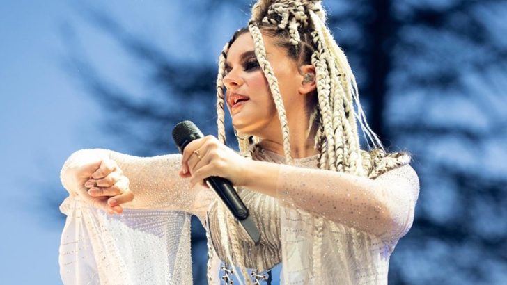 ATİYE BAHARI SAHNEDE BAŞLATTI