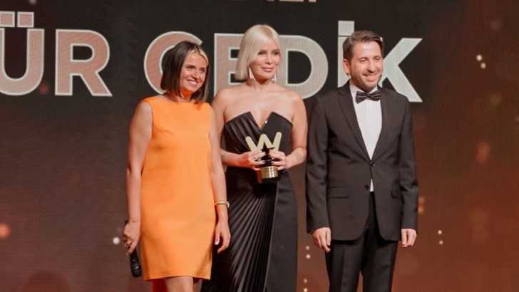 ÖMÜR GEDİK GÖZ DOLDURDU