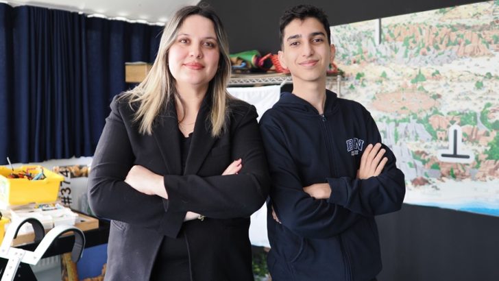 İKİ LİSE ÖĞRENCİSİ SIFIR BÜTÇEYLE ÇEKTİKLERİ KULAKLIK REKLAMIYLA DÜNYA ŞAMPİYONU OLDU