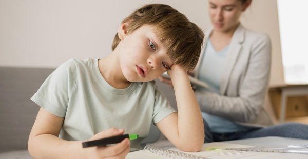 SINAV DÖNEMİNDE KONTROLSÜZ İLAÇ KULLANIMI ALARM VERİYOR