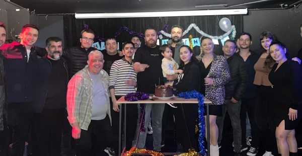 TİYATRO SAHNESİNDE DOĞUM GÜNÜ